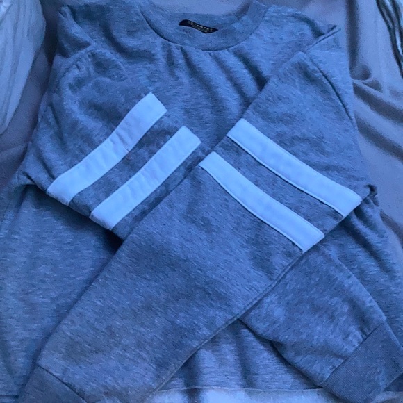 Cute crop top - Picture 2 of 3